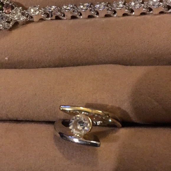 Sterling silver crystal ring - Picture 1 of 4